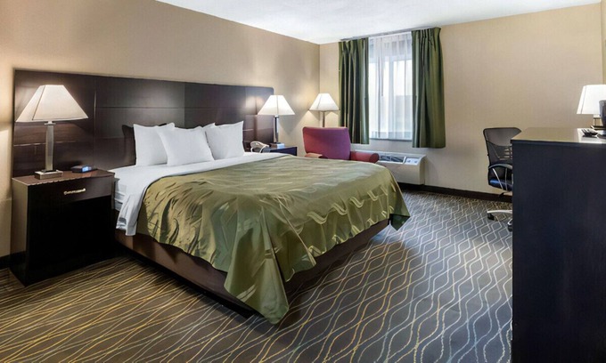 Lovington House | Perfect Weekend Getaway! W/ Gym & Indoor Pool