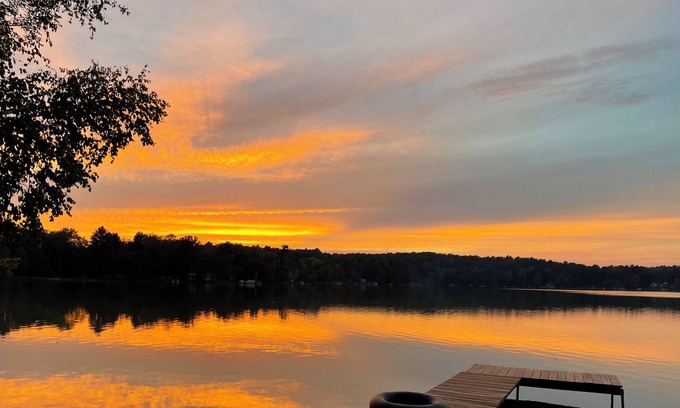 Galloway Cabin | Perfect WI Lakeside Retreat for All Seasons!Classic Lake House w/ Modern Updates