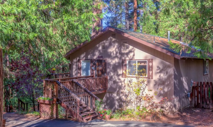 Mariposa House | perfect yosemite retreat with wi-fi