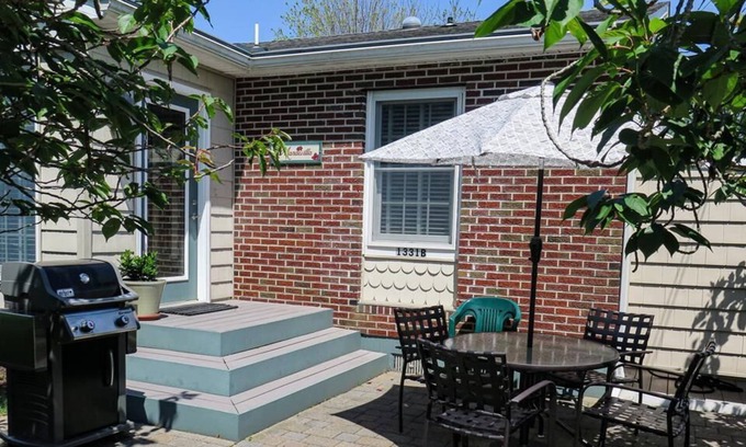 Village Green House | Perfectly Appointed Village Green Quad