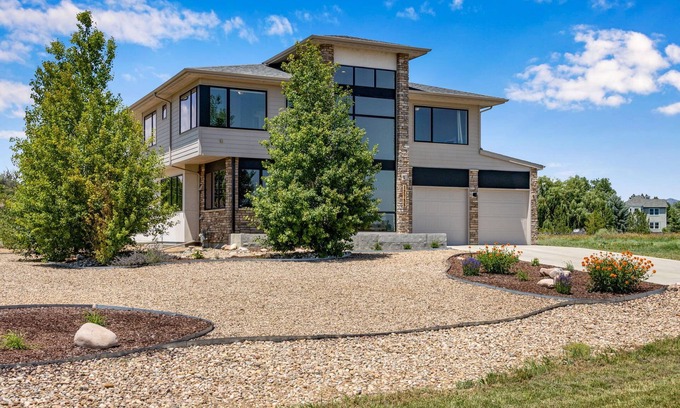 Longmont House | Perfectly Between Boulder - Estes Park! Modern 5-Bedroom House