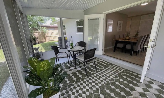 Deltona Lakes House | Perfectly furnished delightful modern retreat! (Theatre room, Backyard for dogs)