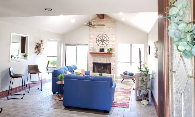 Woods of Shavano House | Perfectly located, Bright & Charming House with a screened in porch & garage.