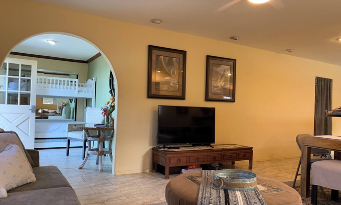 Kalaoa House | Perfectly located between the beaches & Kona town, just 10 min from airport. nn