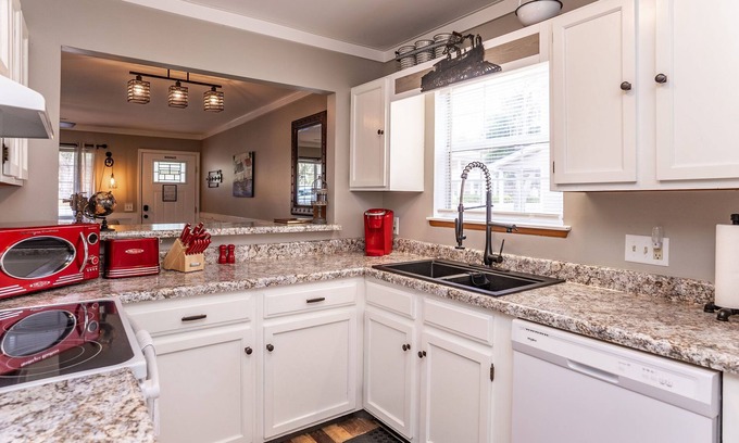 Port Royal House | Perfectly located in center of Port Royal!