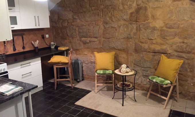 Plzen House | Perfectly located old Pilsen apartment