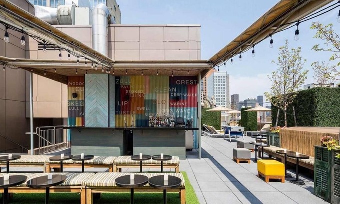 Rose Hill House | Perfectly Located to Everything! Rooftop Pool, Restaurant and Bar, Pet-friendly!