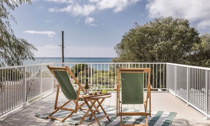 Broadwater House | PERFECTLY STYLED BEACH HOUSE WITH NEWLY RENOVATED BALCONY