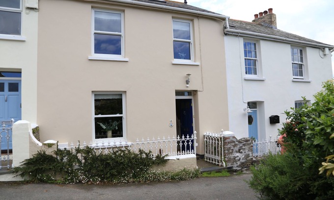 Instow Cottage | Period Cottage, Instow, 2 minutes to beach, pet friendly, sleeps 6