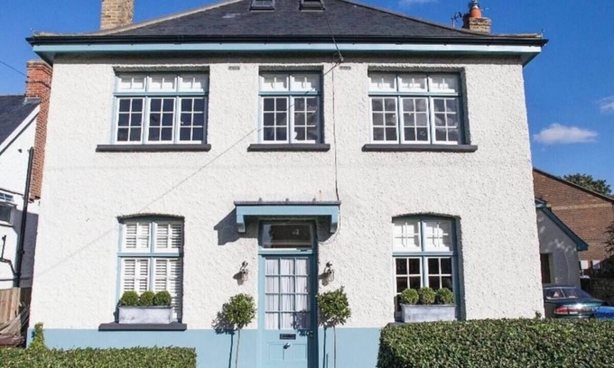 Minster on Sea House | Period property a short walk from the beach.