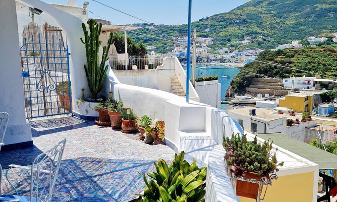 Ponza House | periwinkle panoramic house center- 5 beds included in the weekly rate