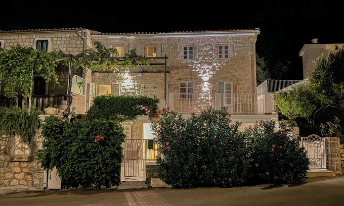 Rezevici House | Perla di Pietra - Authentic stone house in a beautiful Mediterranen village