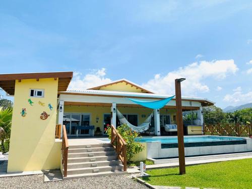 Omoa Villa | Pesky Pelican House