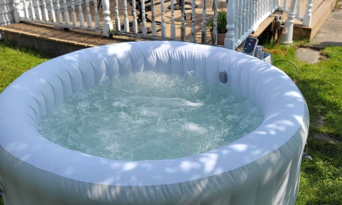 Selkirk Cottage | Pet and family friendly in paradise