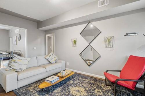 Meridian-Kessler Apartment | Pet&Baby Friendly 2BR w- in-unit Laundry WIFI