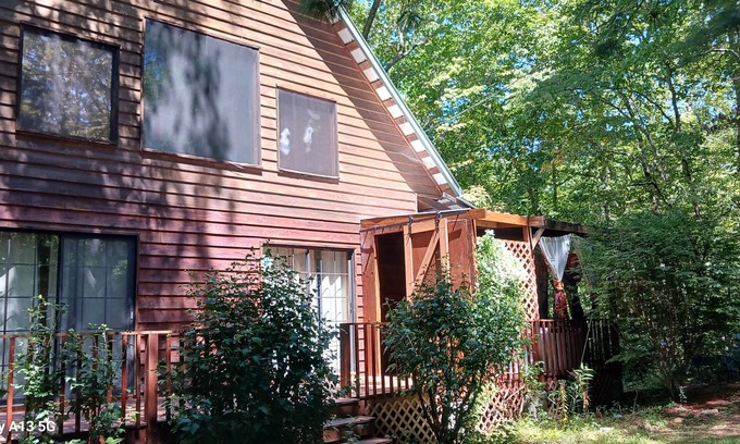 Bryson City Cabin | Pet/Biker Friendly House on Horseshoe Hill. Minutes to the NOC and Bryson City