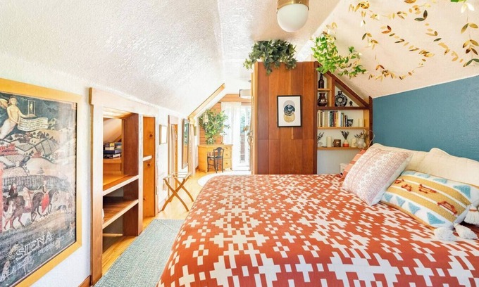 Cascade Locks Cottage | Pet+EVCar Friendly Cottage | Walk2Brewpub+River