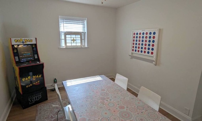 Cartersville House | Pet & family friendly home with Arcade Game!