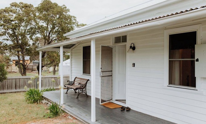 Falmouth Cottage | Pet & Family Friendly cottage by the sea, 2 acres, Falmouth East Coast Tasmania