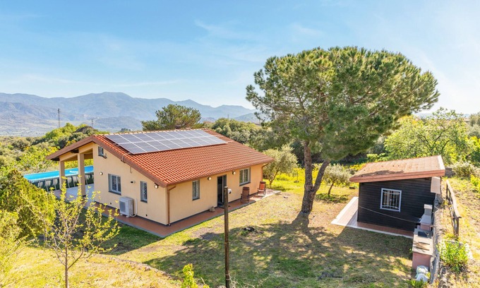 Solicchiata Villa | Pet-Friendly Villa "Tuccios" with Garden, Terrace & Wi-Fi
