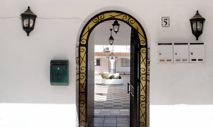 Conil de la Frontera Apartment | Pet-Friendly 'Apartment en la Playa 2' with Terrace & Wi-Fi