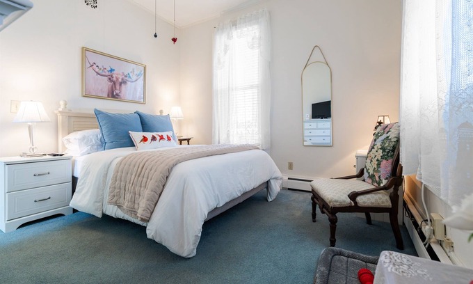 Gypsum Apartment | Pet-Friendly Victorian B&B by Lake Erie