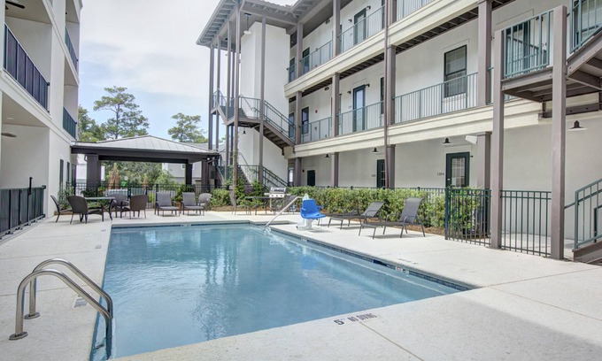 King City Condo | Pet Friendly, Updated 1 Bedroom Getaway at Ocean Suites