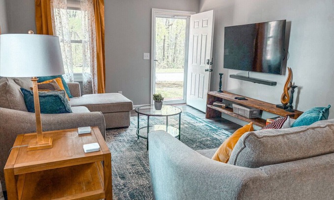 Greensboro House | Pet-Friendly 1-Level Retreat: 40% Off Monthly Stays!
