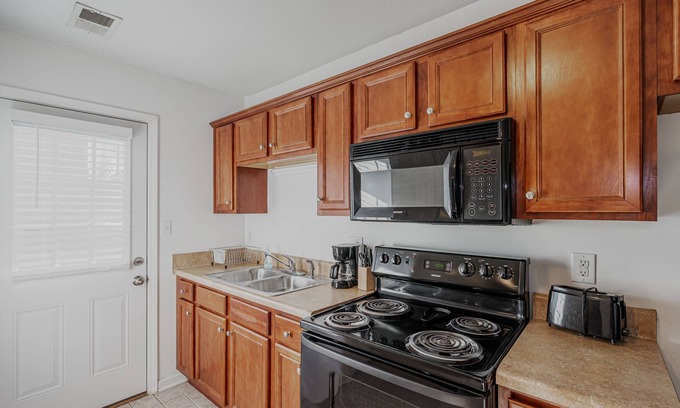 Clarksville House | Pet Friendly, 15 Minutes to Fort Campbell-B4