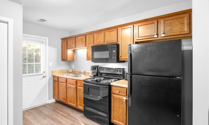 Clarksville House | Pet Friendly, 15 minutes to Ft Campbell-A2