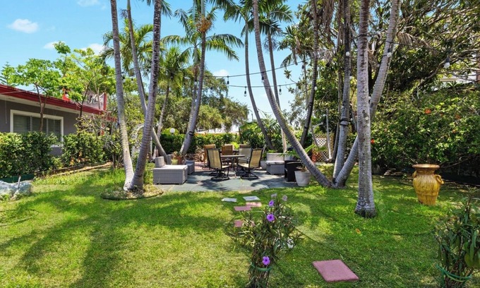 Downtown Hollywood Apartment | Pet-Friendly 1BR Studio w/Parking and BBQ, Hollywood