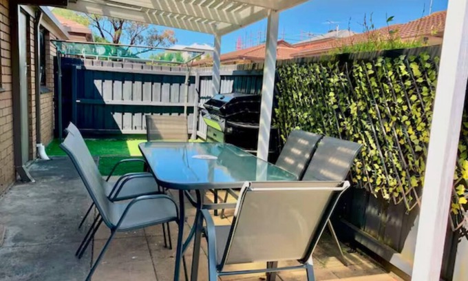 Geelong West Villa | Pet Friendly 2 Bedroom Unit Near Pakington Street
