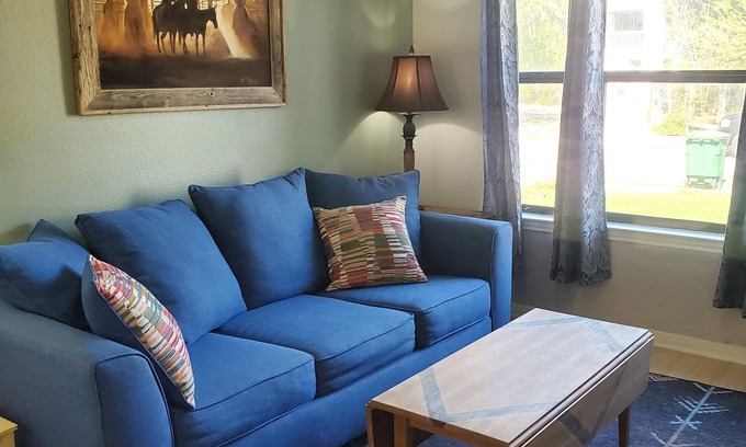 Mahncke Park House | Pet friendly 2-bedroom near downtown San Antonio, Pearl, Riverwalk, Zoo, museums