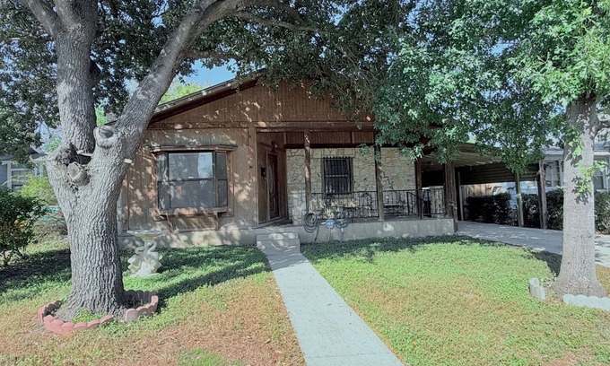 Shearer Hills - Ridgeview House | Pet Friendly 2-bedroom house in Central San Antonio