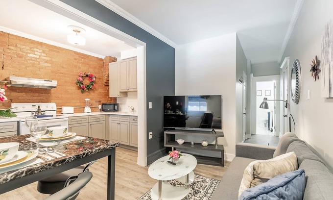 Central Hamilton Apartment | Pet-friendly 2BR Apartment Near Downtown