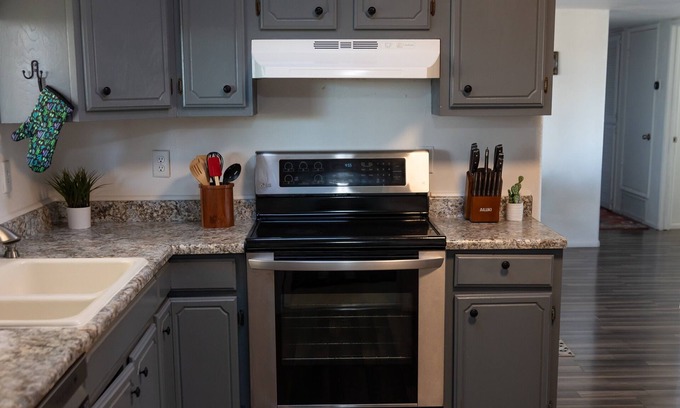 Sierra Vista House | PET FRIENDLY 3 bedroom home! 9 min to Ft Huachuca