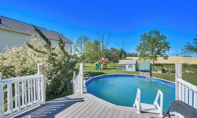 Grantville House | Pet Friendly 3-bedroom farmhouse in Grantville- 8 Mi from Hershey Park with pool