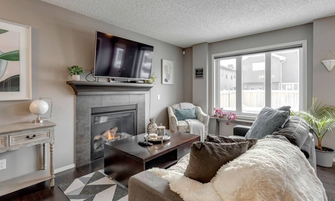 St. Albert House | Pet Friendly 3 Bedroom Home