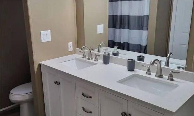 Lakeland House | Pet Friendly 3 bedroom home with all new amenities