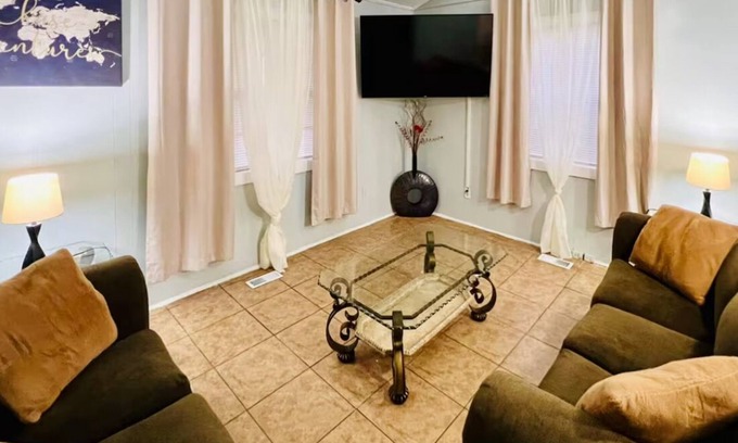Garden City House | Pet friendly 3-bedroom home in Savannah near downtown and the coast!