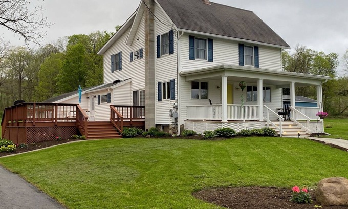 Town of Jerusalem Cottage | Pet friendly 4-bedroom cottage in fabulous Penn Yan with WiFi, AC and more