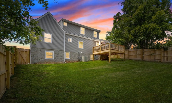 Lupton City House | Pet Friendly/4 BR/2 Game Rooms w/Pool Table & Xbox, 10 Min to Downtown, Sleeps 8