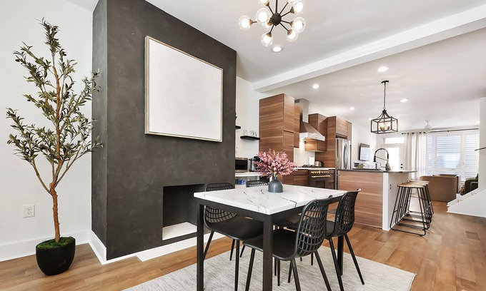 East Allegheny House | Pet friendly. 5 min to stadium & downtown. Walkable. w/ Balcony & Patio.