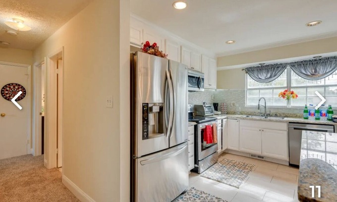 Oxon Hill-Glassmanor House | Pet friendly 5-bedroom house in welcoming Fort Washington with WiFi, AC