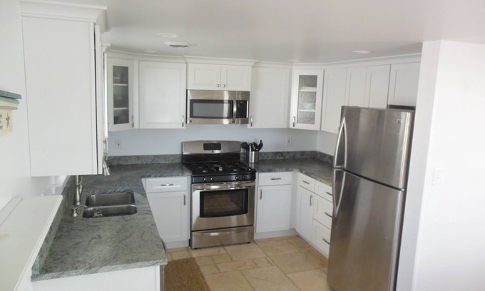 North Beach Haven House | Pet Friendly, 6 houses to the beach, 38 Five stars, Blast WiFi