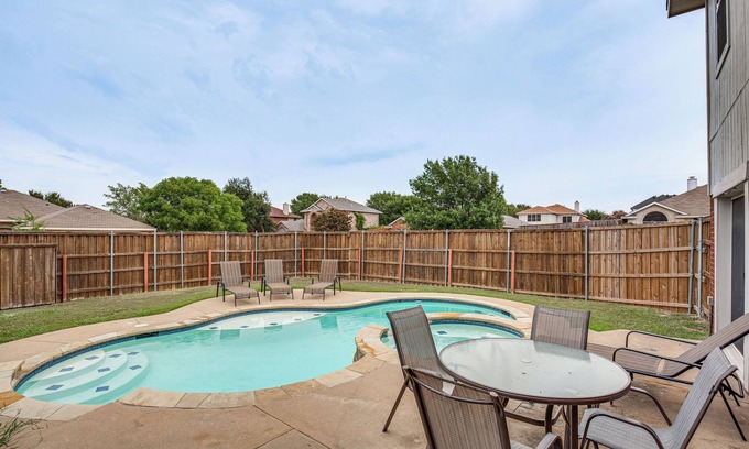 Allen House | Pet-Friendly Allen Home ~ 30 Mi to Dallas!