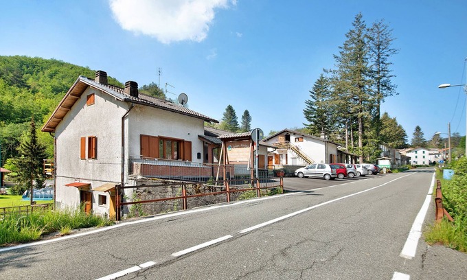 Borzonasca Apartment | Pet-Friendly Apartment with Mountian View & Shared Pool