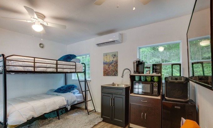 Willis Apartment | Pet-Friendly Apartment ~ 6 Mi to Lake Conroe!