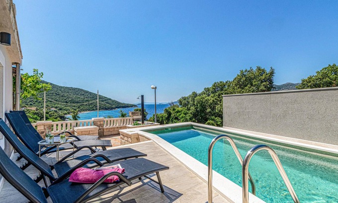 Cove Tri Zala (Zrnovo) Apartment | Pet friendly apartment in Zrnovo