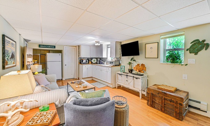 Aquebogue Apartment | Pet-Friendly Apt w/Hot Tub Near the Hamptons!